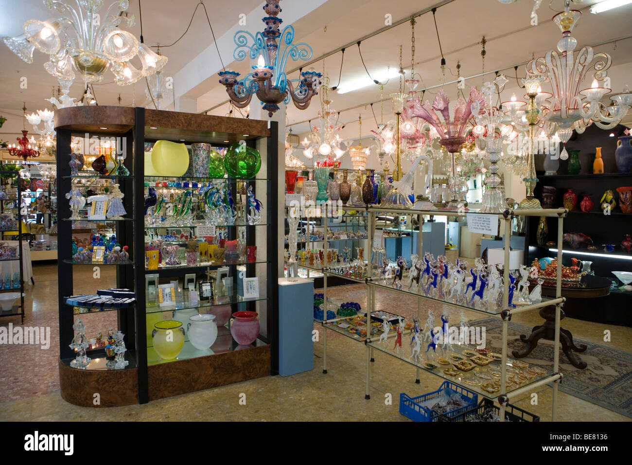 Studio et boutique avec des vases de verre et verre de Murano, art, Veneto, Italie Banque D'Images