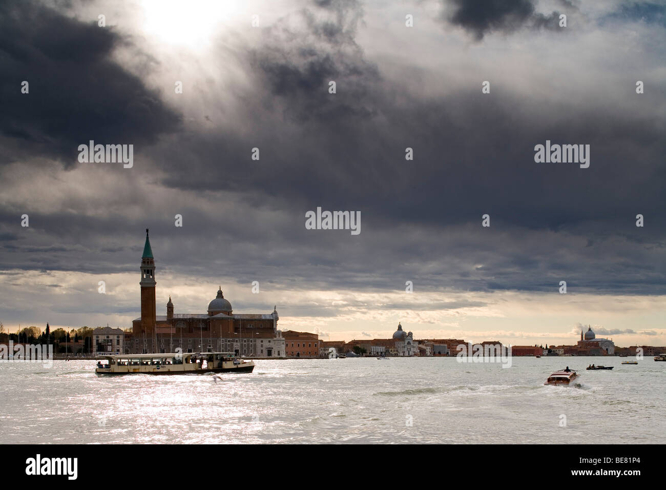 Vue vers l'île de San Giorgio Maggiore, à Venise, Italie, Europe Banque D'Images