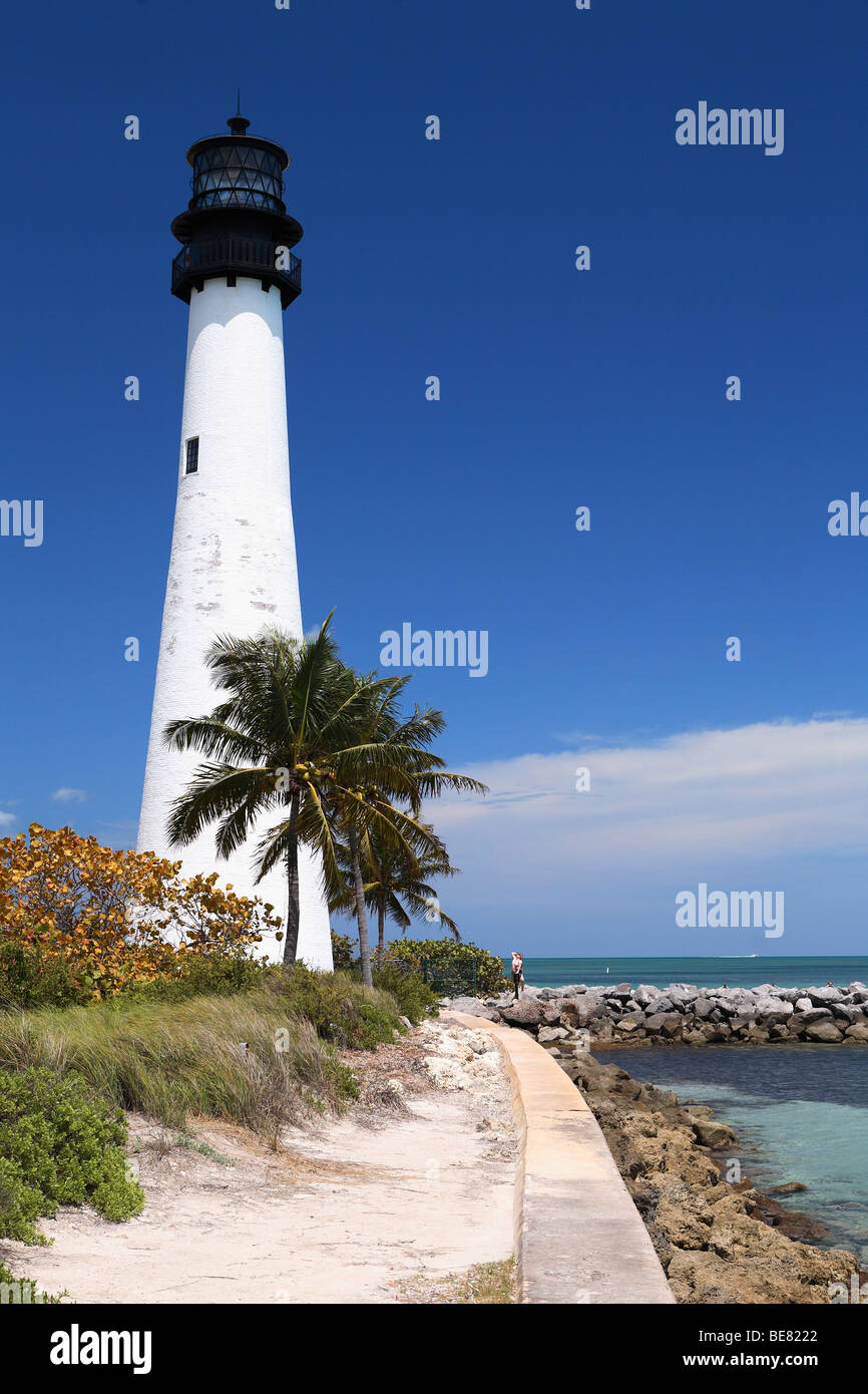 Le phare de Cape Florida sous ciel bleu, parc national Bill Baggs, Key Biscayne, Miami, Floride, USA Banque D'Images