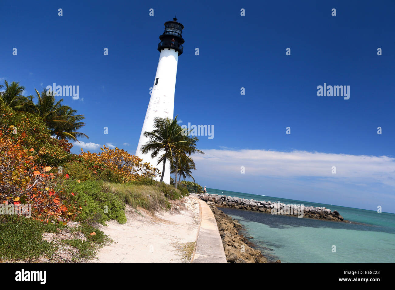 Le phare de Cape Florida sous ciel bleu, parc national Bill Baggs, Key Biscayne, Miami, Floride, USA Banque D'Images