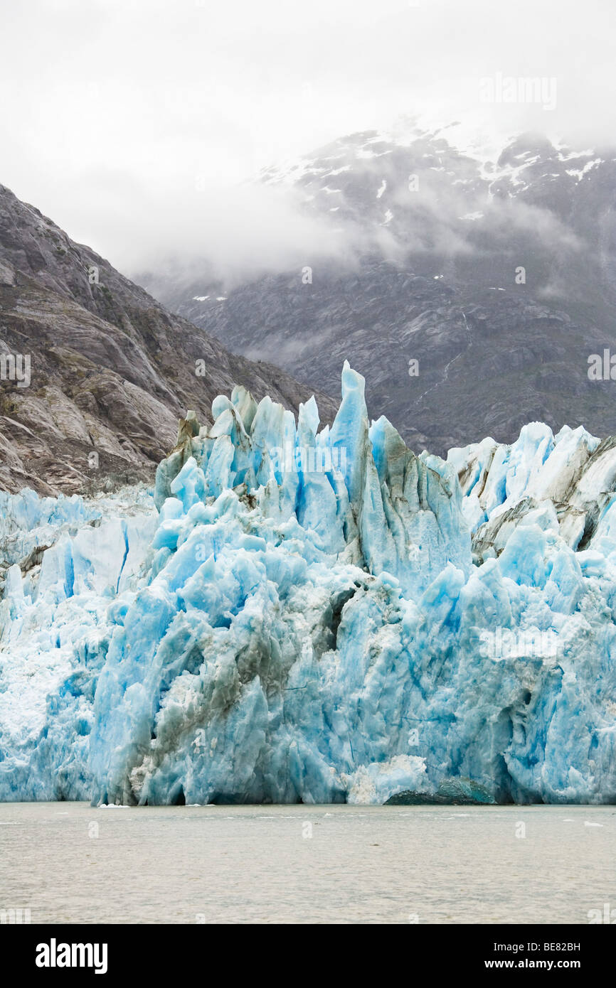 Le Glacier Dawes sous les nuages, Endicott Arm, le passage de l'intérieur, le sud-est de l'Alaska, USA Banque D'Images Le Glacier Dawes sous les nuages, Endicott Arm, le passage de l'intérieur, le sud-est de l'Alaska, USA Banque D'Images