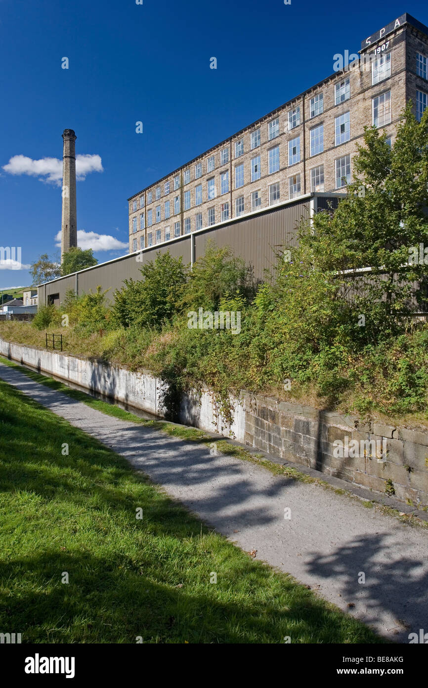 Les bâtiments de l'usine de Spa à Slaithwaite dans la Colne Valley, Huddersfield, West Yorkshire, Royaume-Uni Banque D'Images