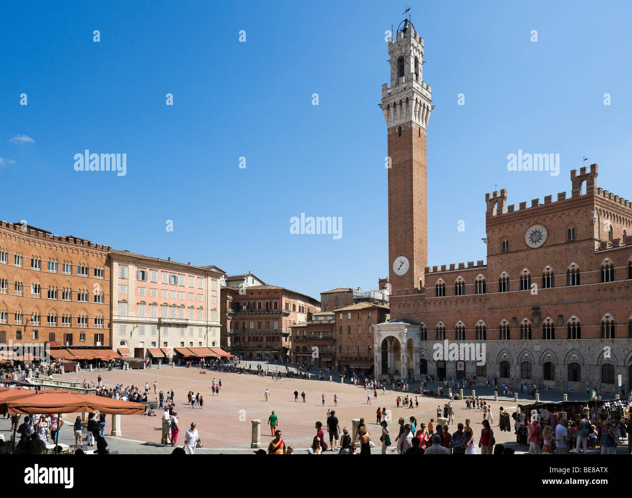 La Torre del Mangia et le Palazzo Pubblico, dans le Campo, Sienne, Toscane, Italie Banque D'Images