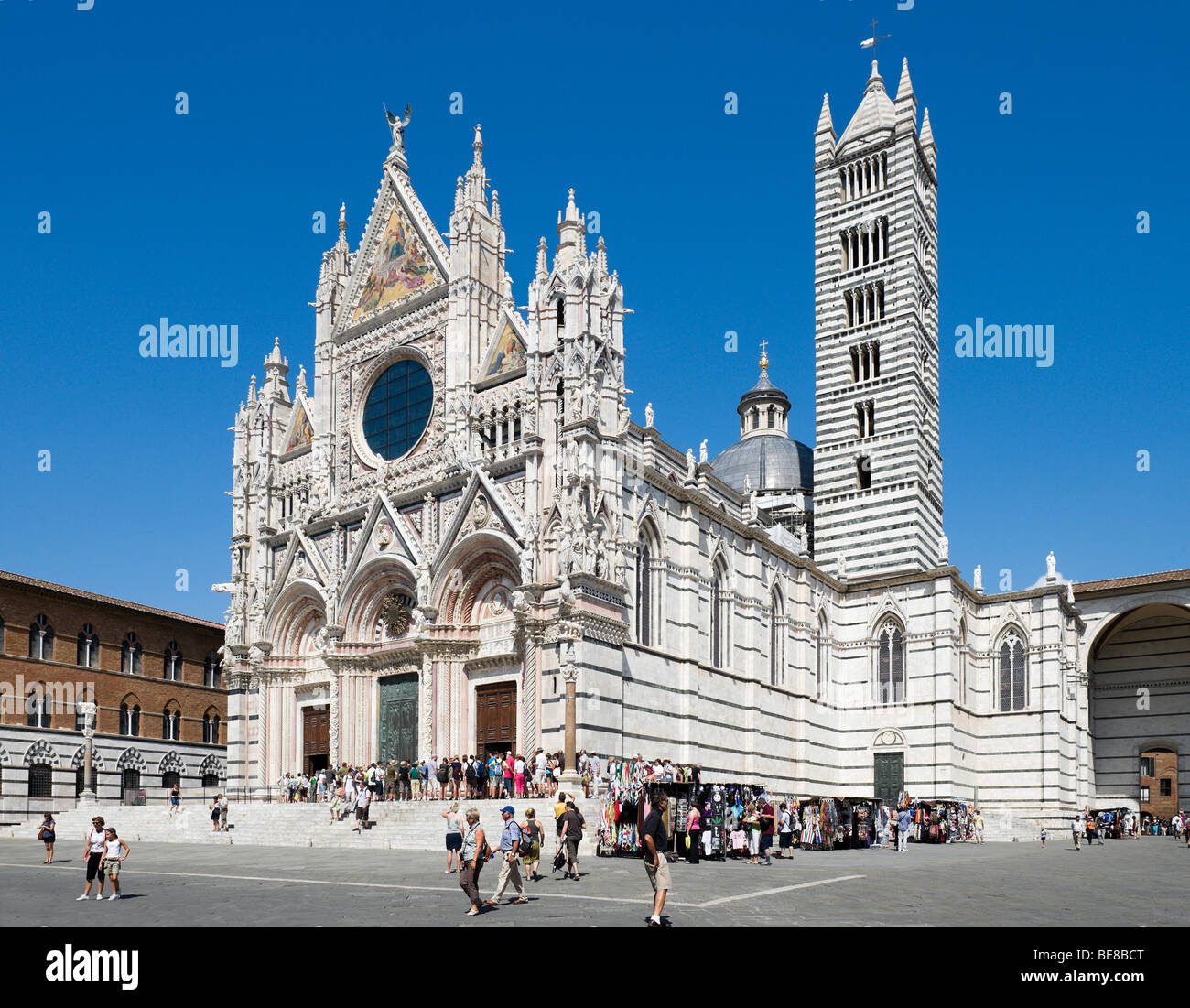 Le duomo et le Campanile, Sienne, Toscane, Italie Banque D'Images