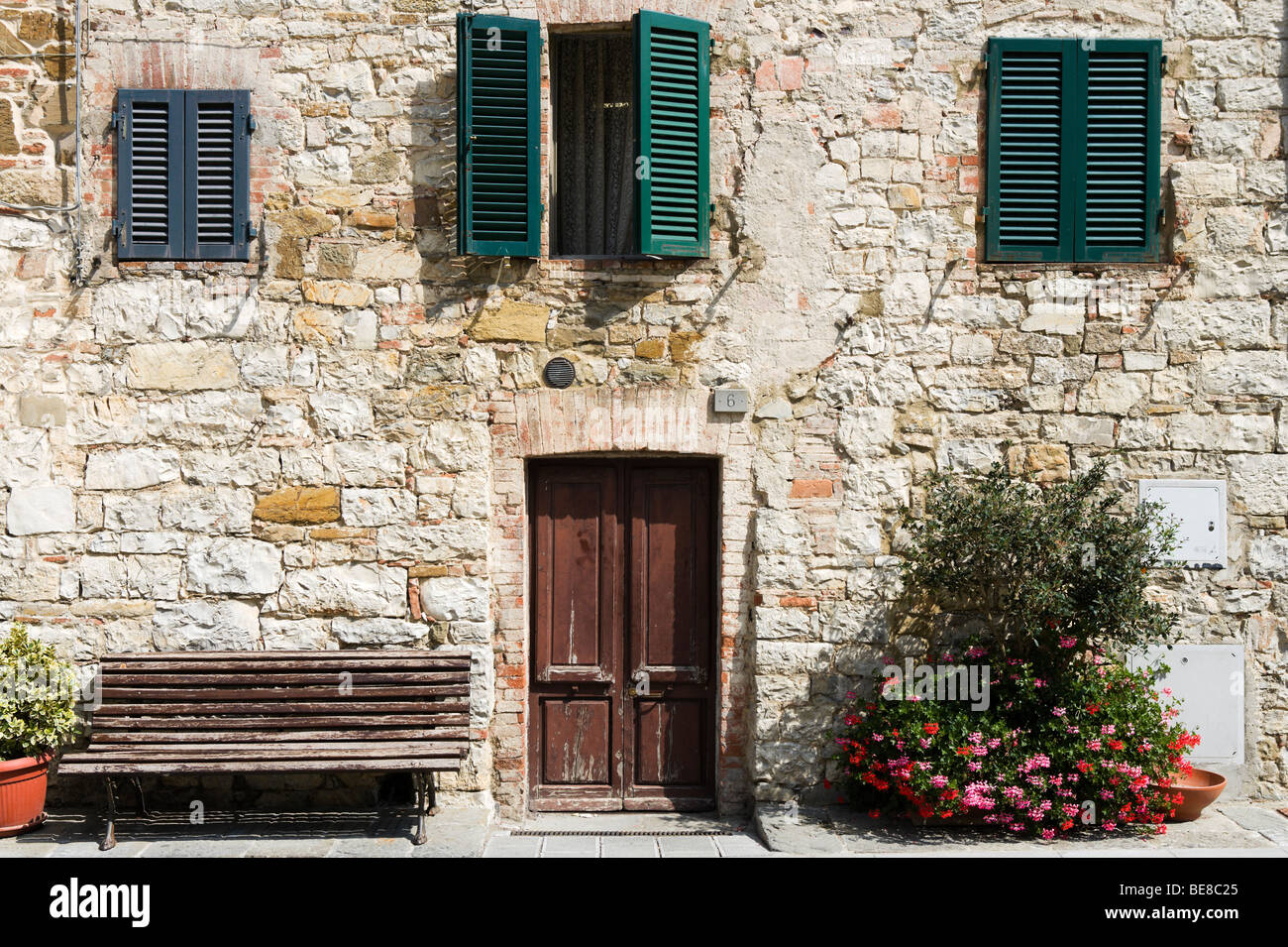 Maison typique dans le centre du village de Castellina in Chianti, Toscane, Italie Banque D'Images