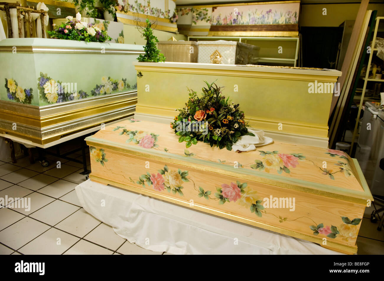 Belle et moderne des cercueils, Bangkok, Thaïlande. Banque D'Images