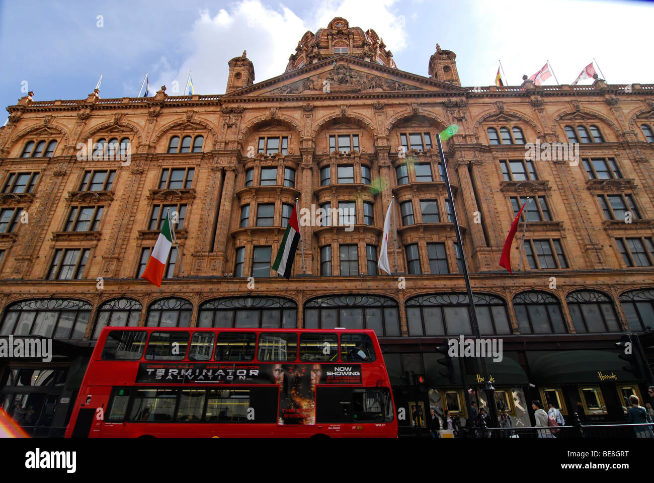 Vue partielle sur le luxueux grand magasin Harrods, Londres, Angleterre, Royaume-Uni, Europe Banque D'Images