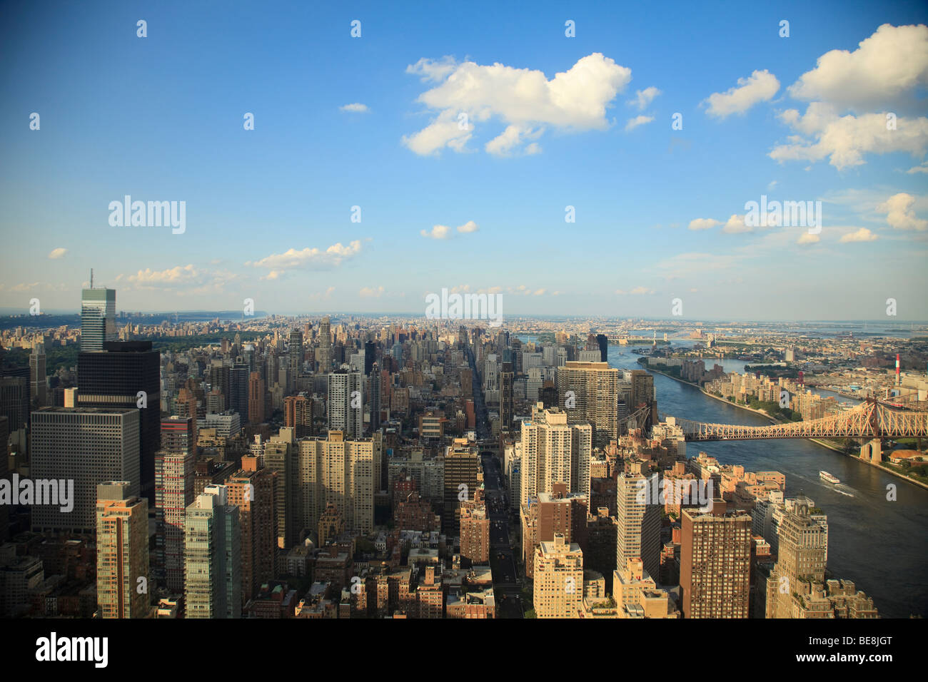 Mid Town Manhattan avec East River Banque D'Images