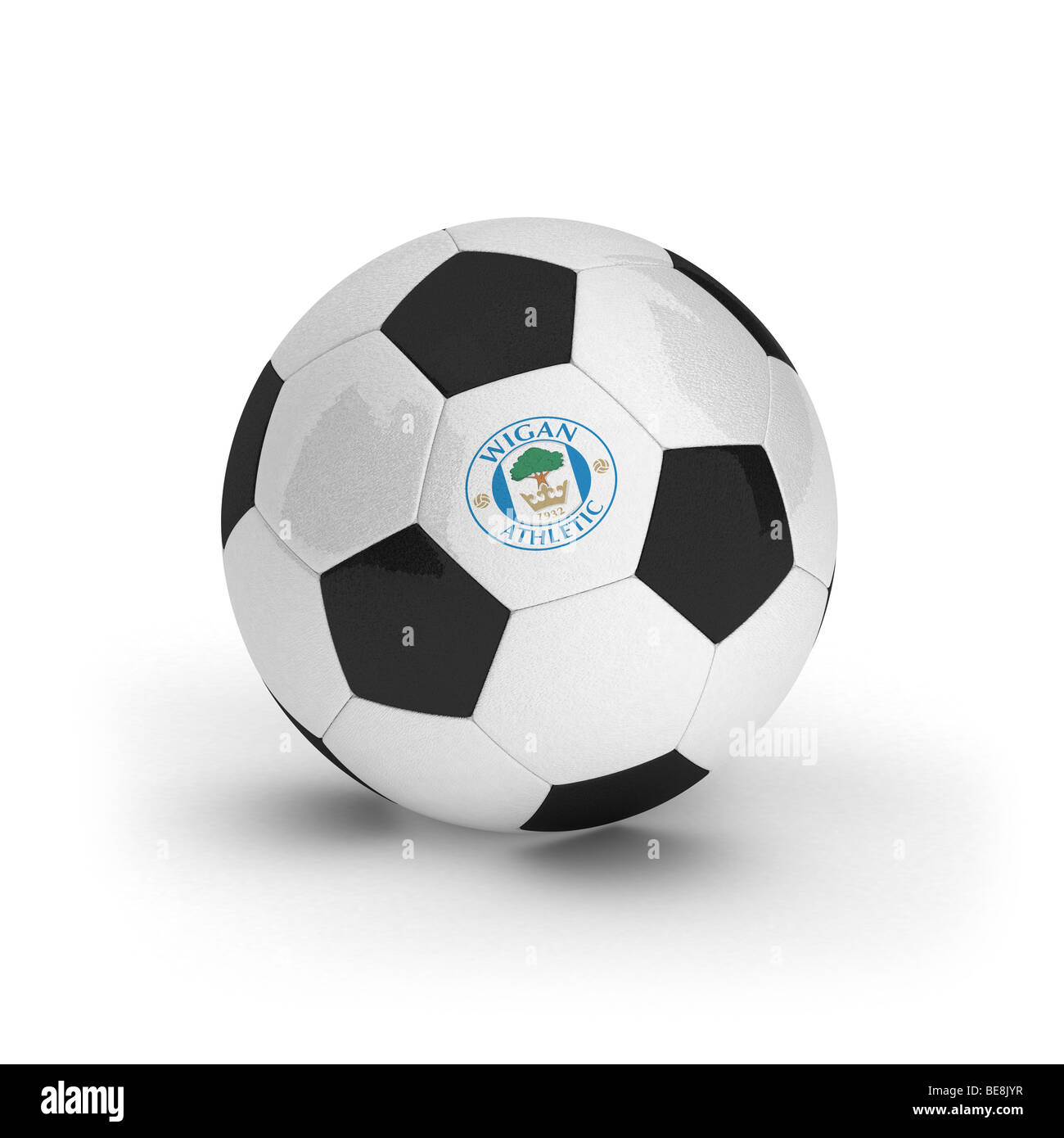 Wigan Athletic Football Club emblème sur un ballon de foot Banque D'Images