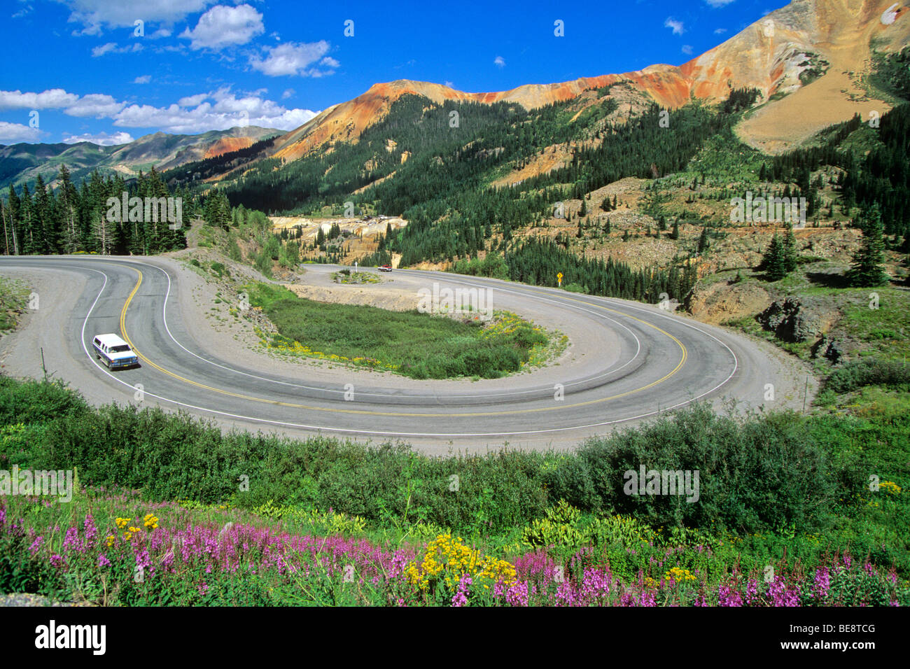 Des virages en épingle sur la route 550 à Red Mountain Pass, montagnes San Juan, entre Ouray et Silverton, Colorado, USA Banque D'Images