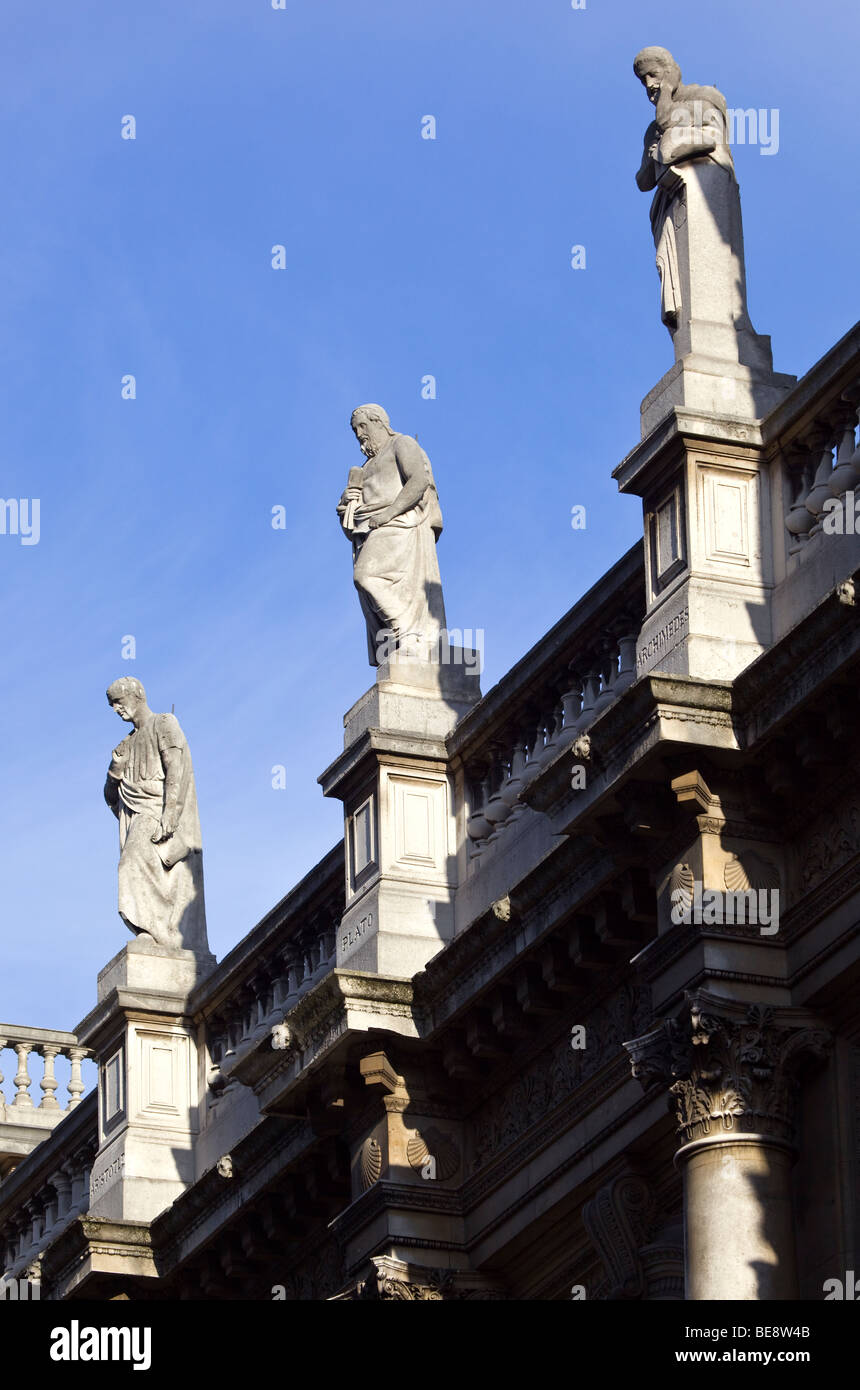 Statues de l'ancien musée de l'homme construire prochainement de faire partie de l'Académie Royale de Londres Banque D'Images