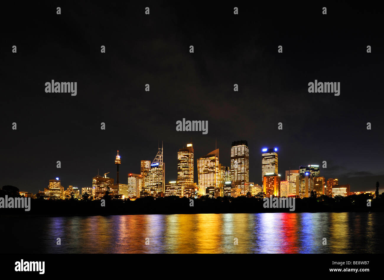 Sydney skyline, TV Tower, Central Business District, nuit, Sydney, New South Wales, Australia Banque D'Images