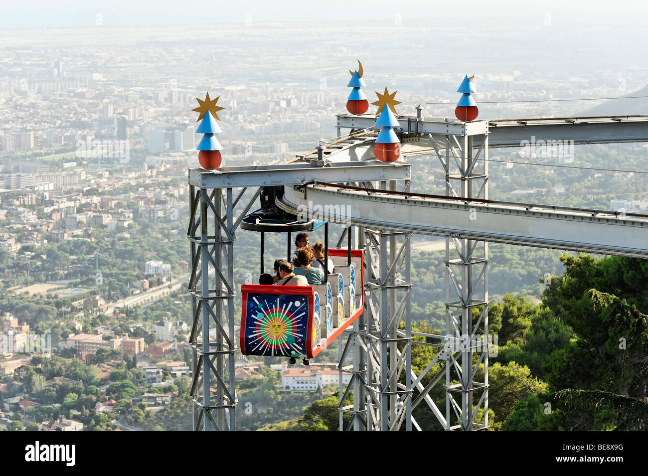 Fun fair ride en parc d'attractions du Tibidabo. Barcelone Espagne. Banque D'Images