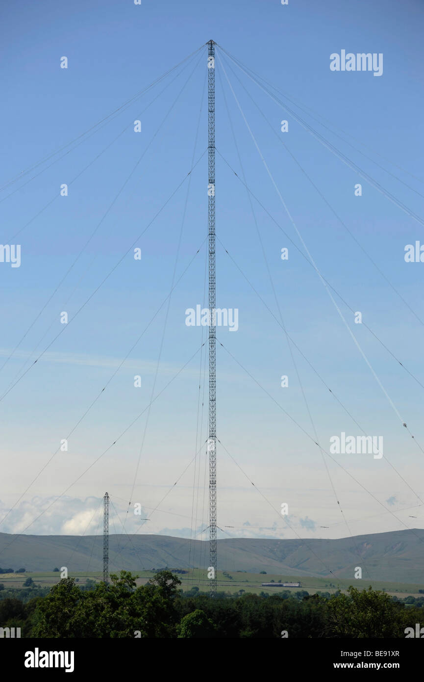 BBC World Service radio à ondes antenne émetteur mât à Skelton, Cumbria. Britains structure la plus haute Banque D'Images