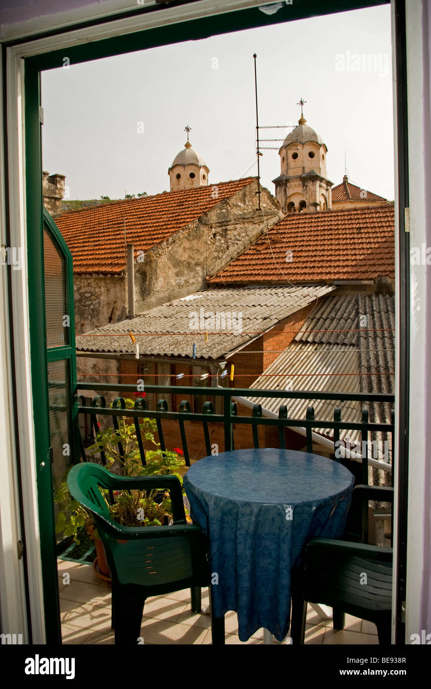 La Croatie ; Hrvartska ; Croatie ; Šibenik-Knin, Skradin, clochers, toits de tuiles rouges, vue du balcon de l'appartement Ivan pic Banque D'Images