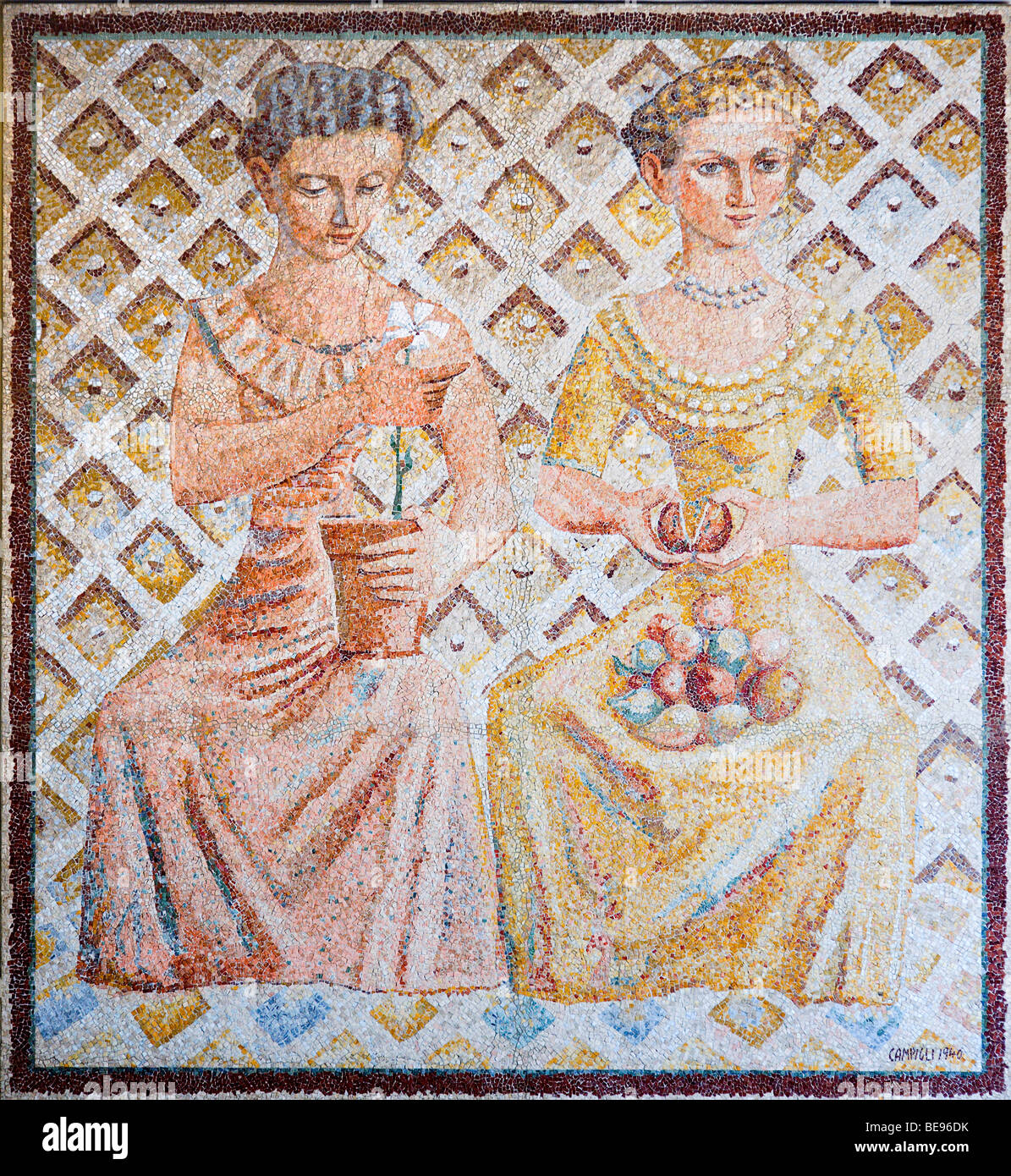 Italie Lazio Rome Vatican Museum Mosaïque de deux femmes assises par Campigli daté 1940 Banque D'Images