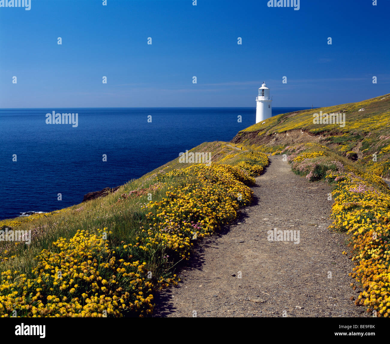 Le phare de Trevose Head sur la côte nord de Cornwall près de Padstow, Cornwall, Angleterre. Banque D'Images