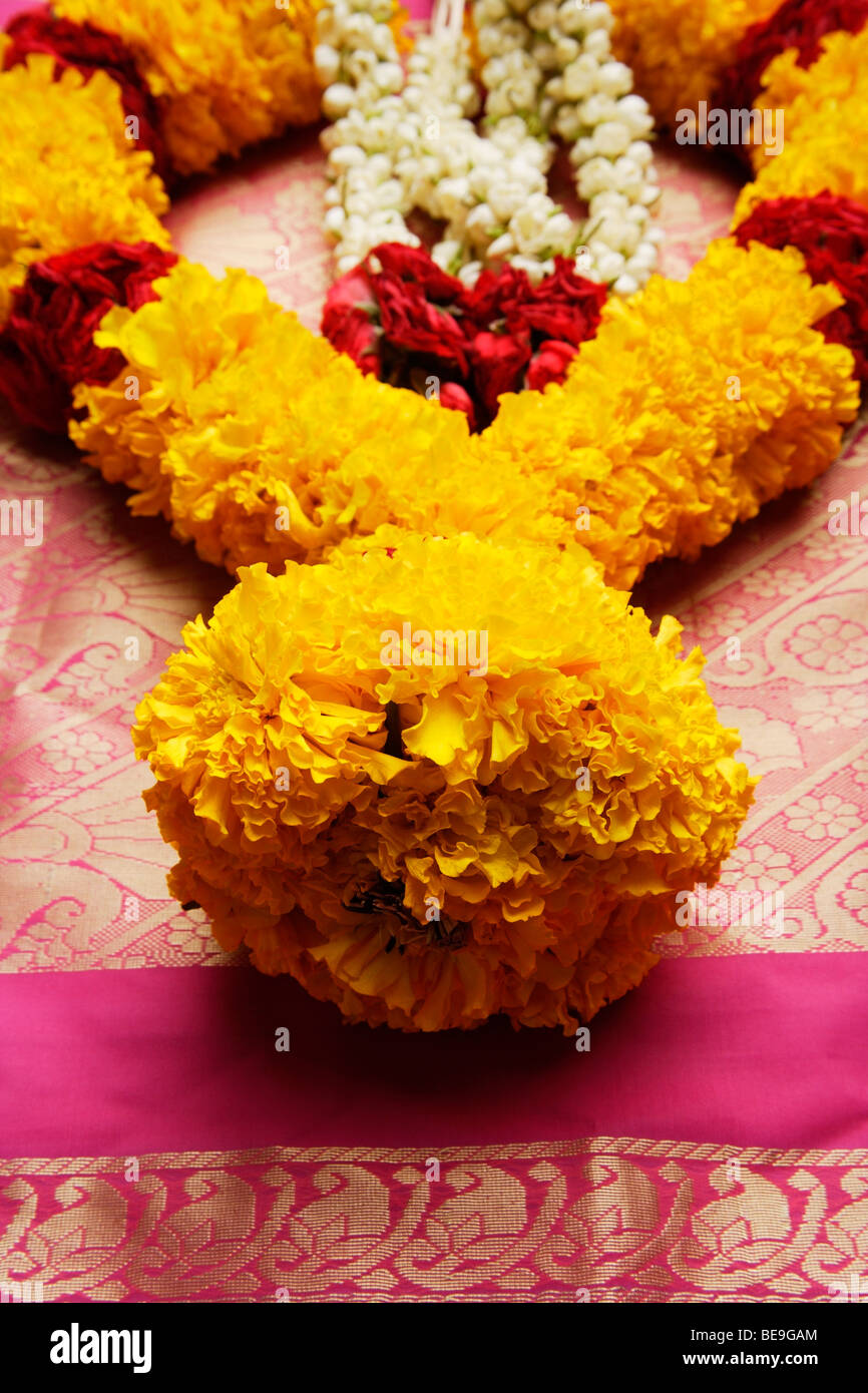 Flower garland Banque de photographies et d’images à haute résolution