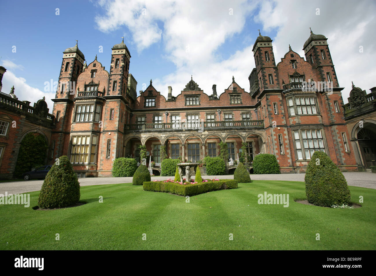 Situé à Siddington, Capesthorne Hall est un bâtiment du xviiie siècle de style jacobéen maison seigneuriale et est un bâtiment classé Grade II*. Banque D'Images
