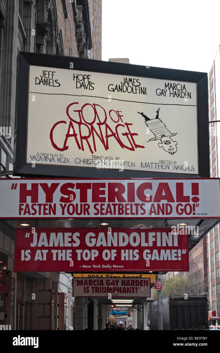 Le signe au-dessus de Bernard B Jacobs Theatre, avec le "dieu du carnage" spectacle à Broadway, 45th Street, New York, United States. Banque D'Images