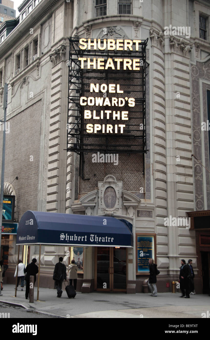 Shubert Theatre, avec Noel Coward Blithe Spirit', 'le spectacle de Broadway, 44ème Rue, New York. Banque D'Images