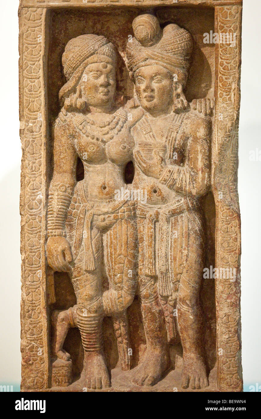 2ème c BC Sunga Sculpture d'un couple amoureux au National Museum de New Delhi Inde Banque D'Images
