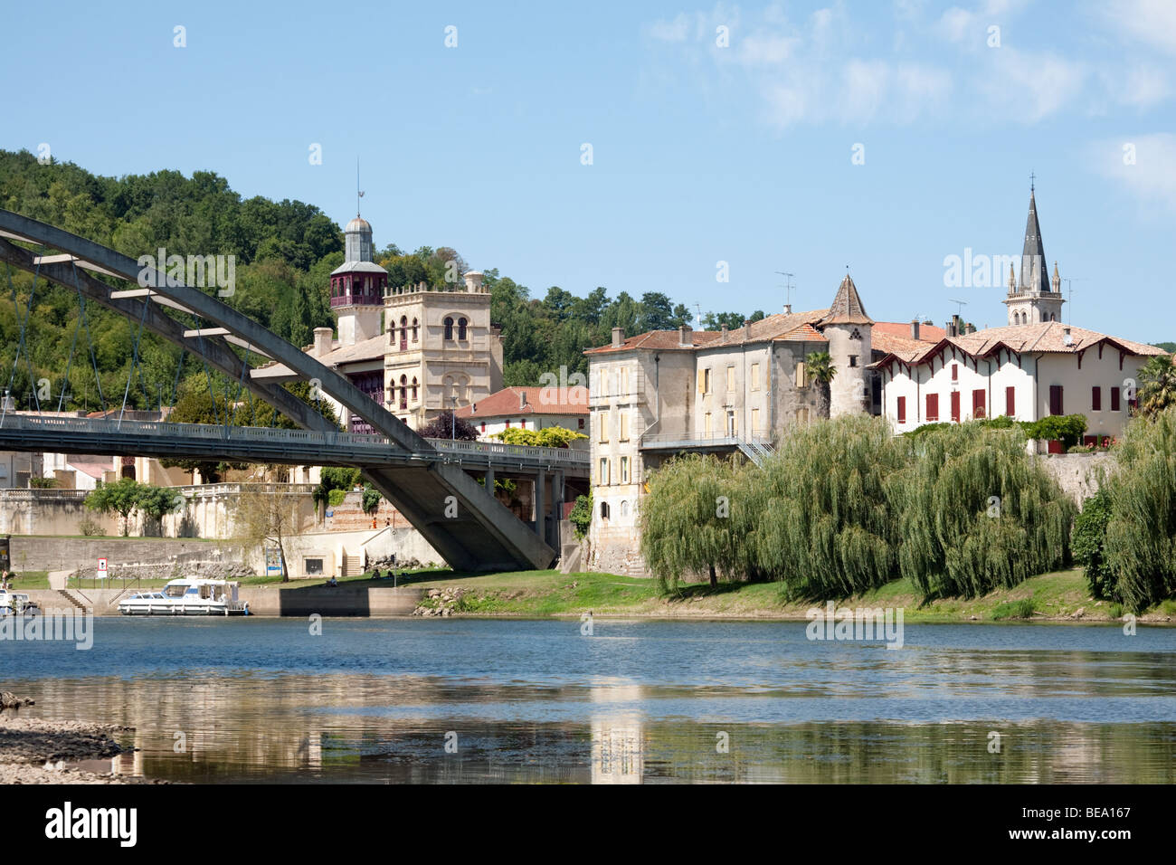 Le pont sur la rivière Lot à Castelmoron sur Lot, Aquitaine, France Banque D'Images