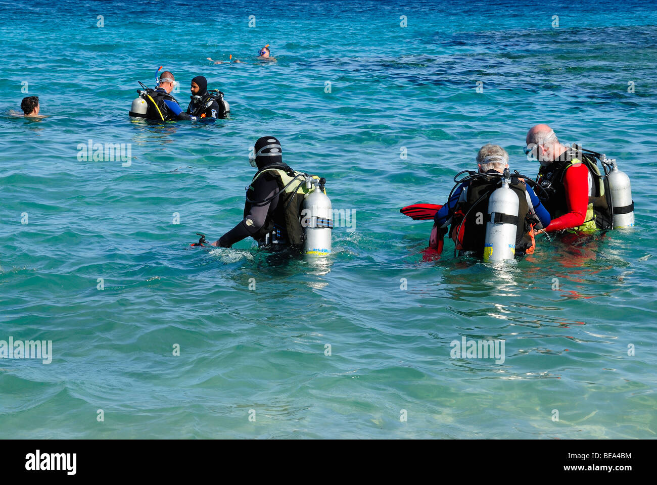 Cours de plongée sous-marine pour la plongée du rivage en Egypte Banque D'Images