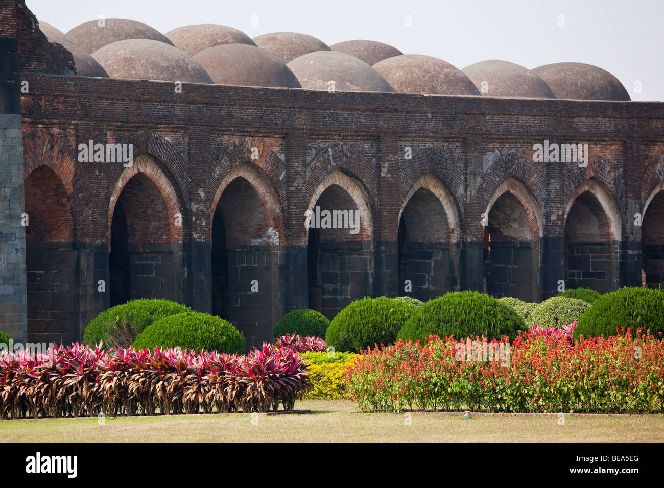 Mosquée Adina ou Jama Masjid à Gaur dans État du Bengale-Occidental en Inde Banque D'Images