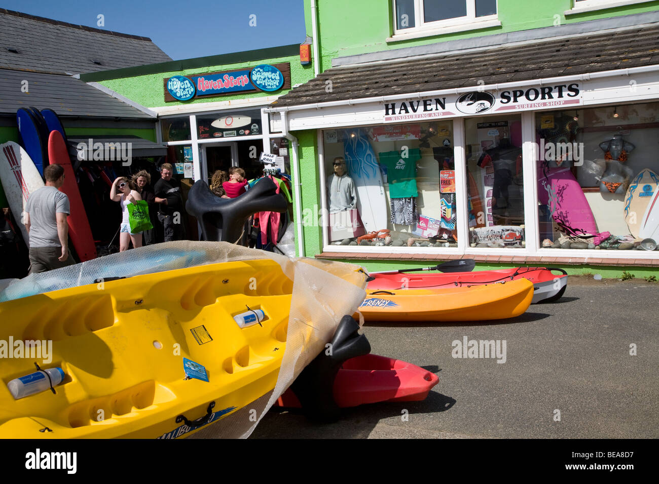 Boutique de sports nautiques Havre large Galles Pembrokeshire Banque D'Images