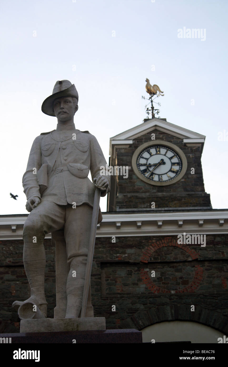 Une statue dans le Guildhall Square à Carmarthen Banque D'Images