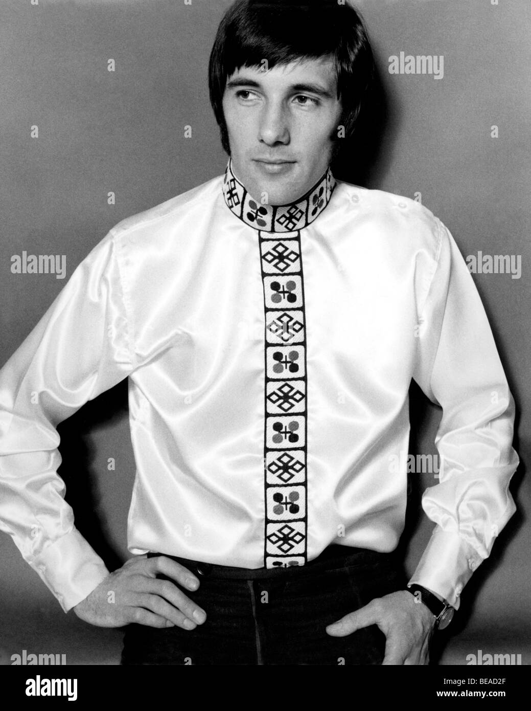 KINKS - Mick Avory du groupe pop britannique sur une analyse de la mode en 1965 Banque D'Images