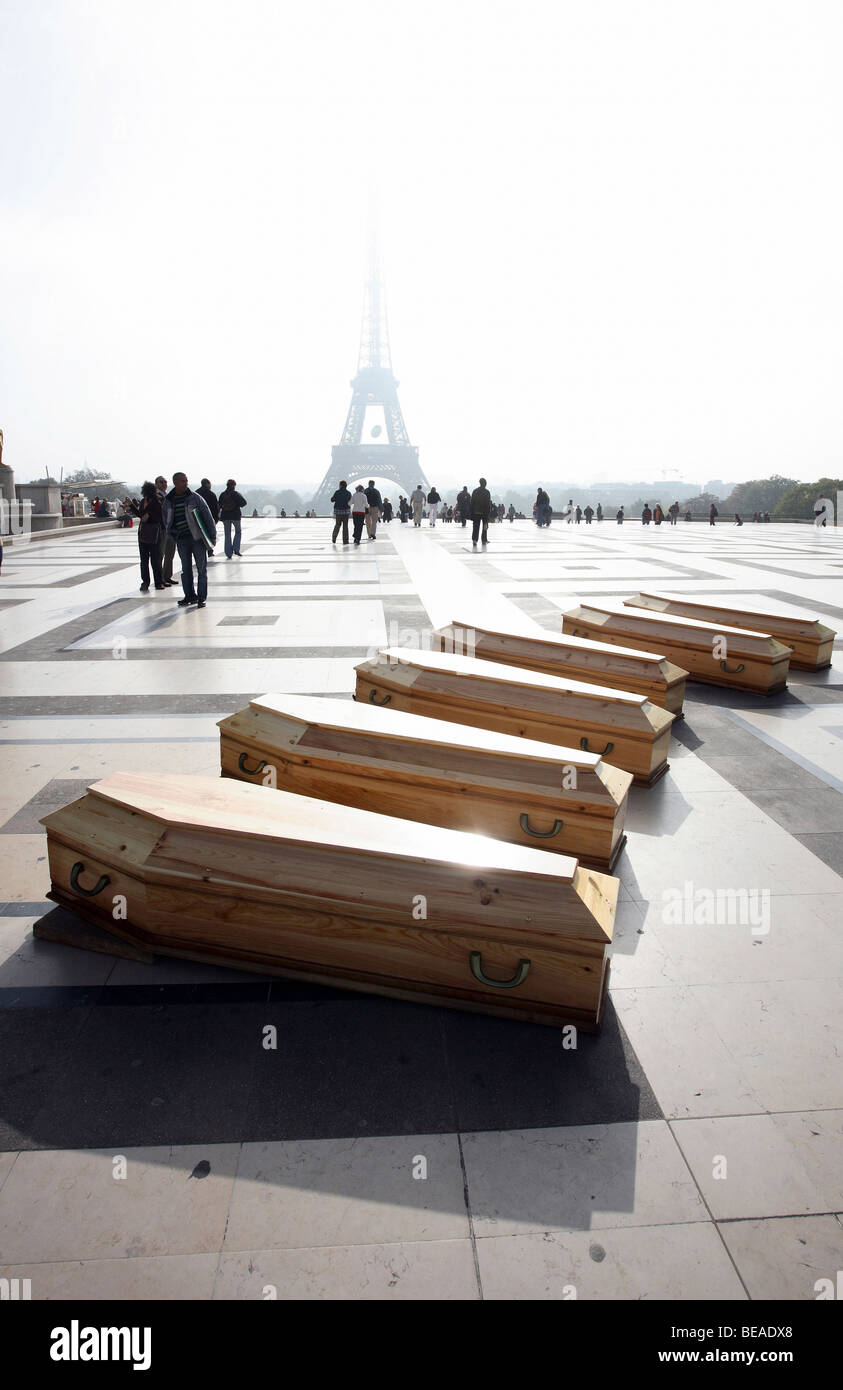 Cercueils à la démonstration de l'Resporters Sans Frontières Organisation, Paris, France Banque D'Images