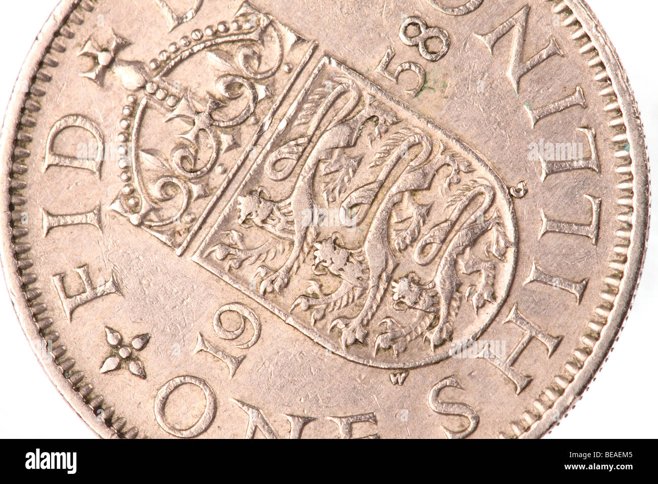 Une britannique 1 shilling coin daté 1958 avec les trois lions rampant symbole de l'Angleterre Banque D'Images