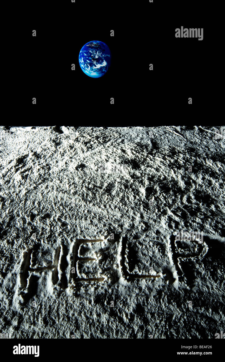 Aide message écrit sur la surface sur la lune Banque D'Images