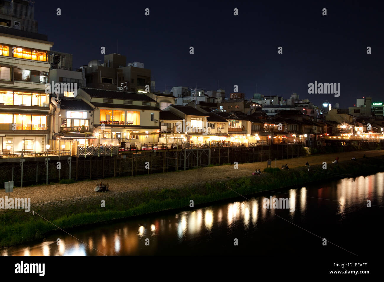 Au Japon Kyoto nuit Pontocho Dori - pour un usage éditorial uniquement. Banque D'Images