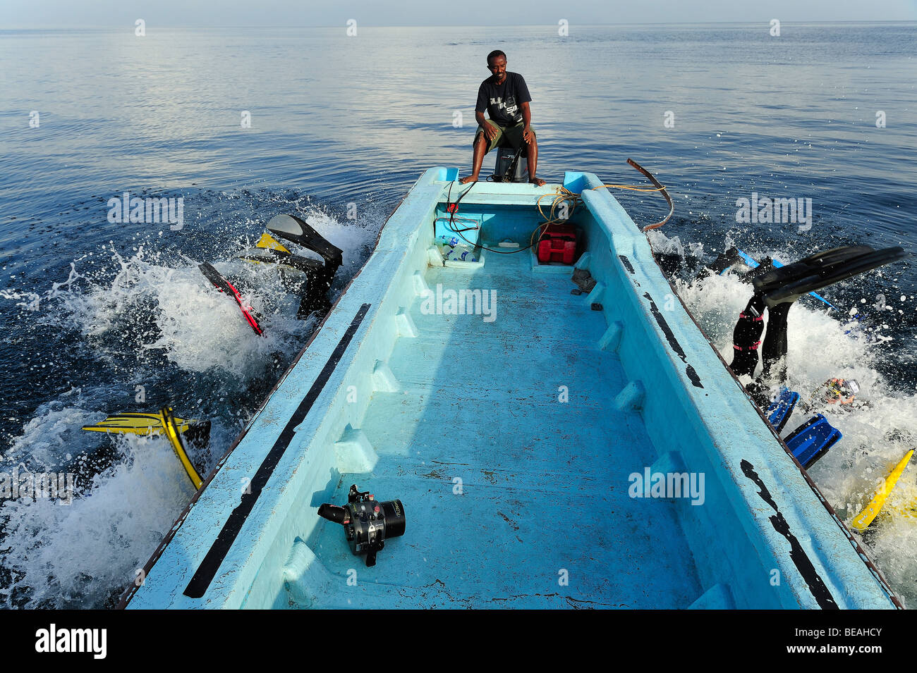Groupe de plongeurs sous-marins dans la baie de Tadjourah, golfe d'Aden Banque D'Images