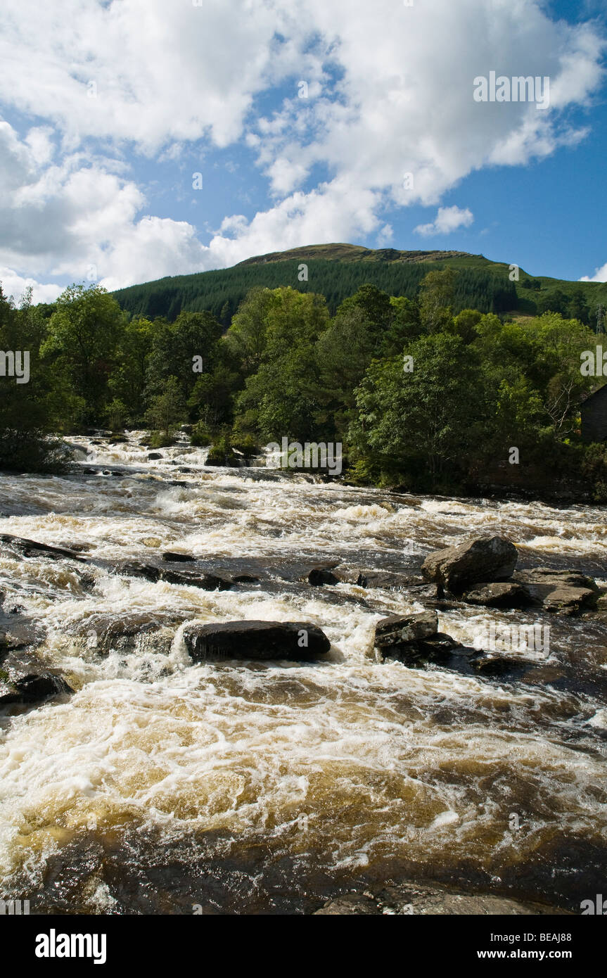 Dh Chutes de Dochart KILLIN STIRLINGSHIRE Chutes d'eaux rapides de la rivière Dochart River Falls Banque D'Images