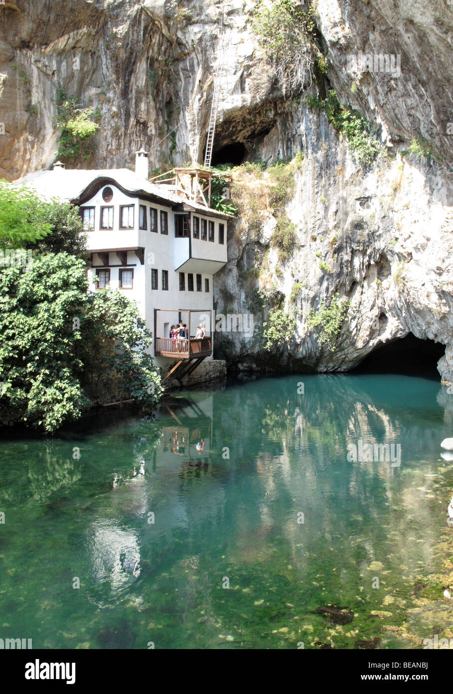 La Bosnie-et-Herzégovine, Blagaj Tekija, xvie siècle, monastère derviche sur la rivière Buna. Environ 15 km au sud-est de Mostar. Banque D'Images