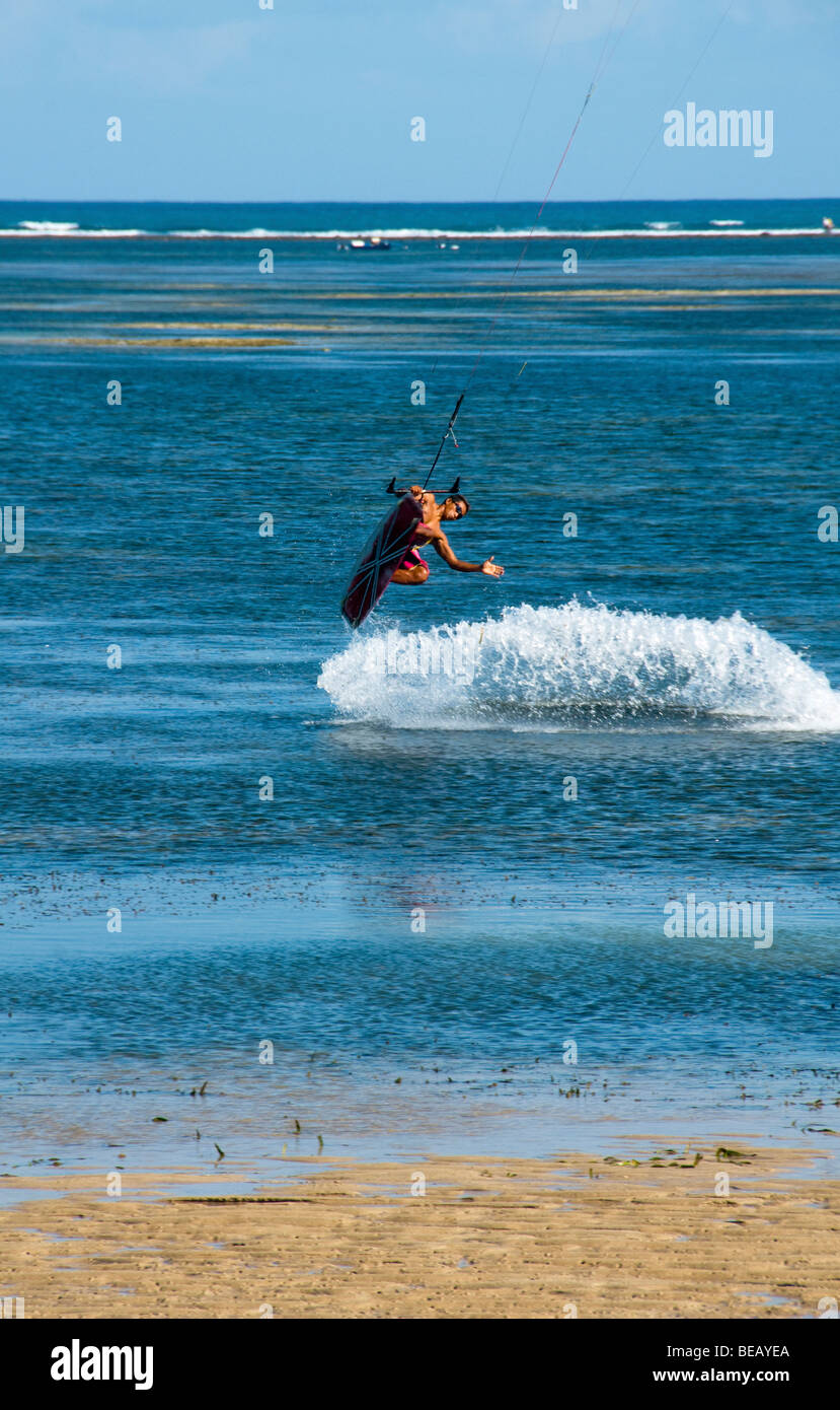 Kite Surf sur la plage à Bali Indonésie Banque D'Images