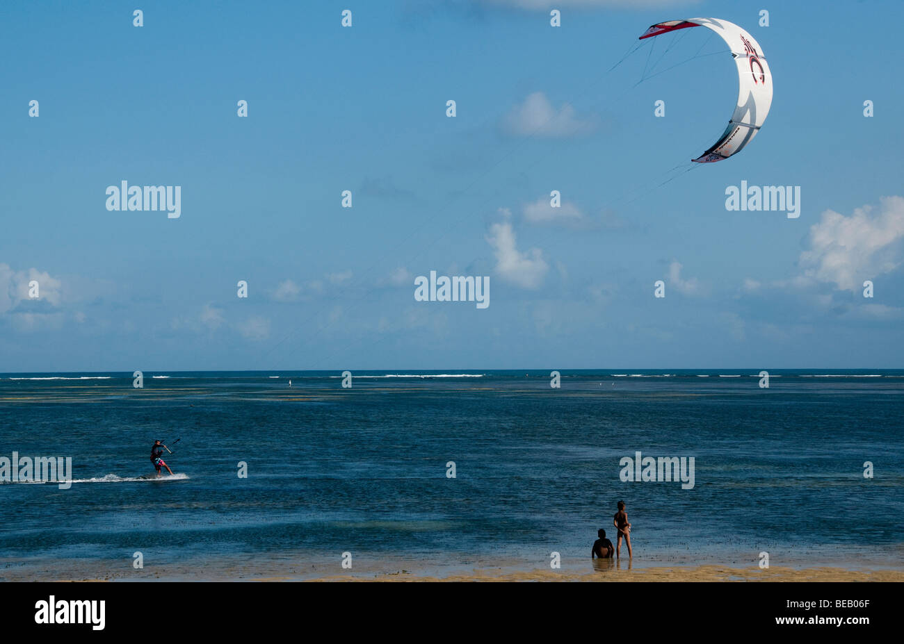 Kite Surf sur la plage à Bali Indonésie Banque D'Images