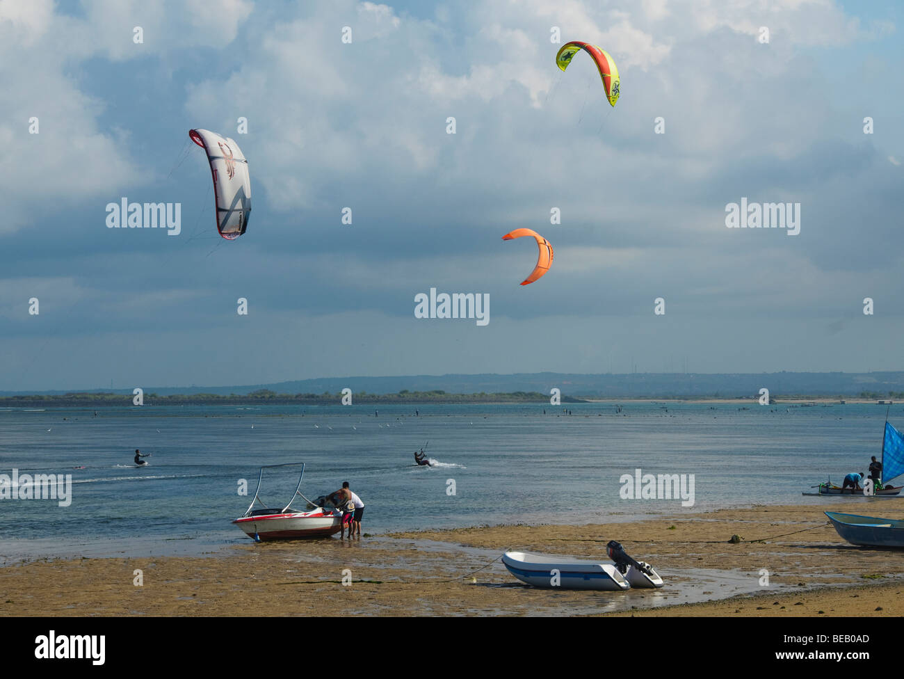 Kite Surf sur la plage à Bali Indonésie Banque D'Images