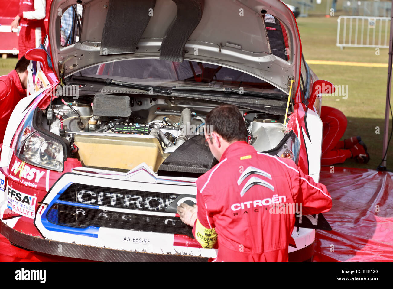 Rallye d'Australie 2009 : sport automobile/voiture de rallye WRC dans son pit stop Banque D'Images