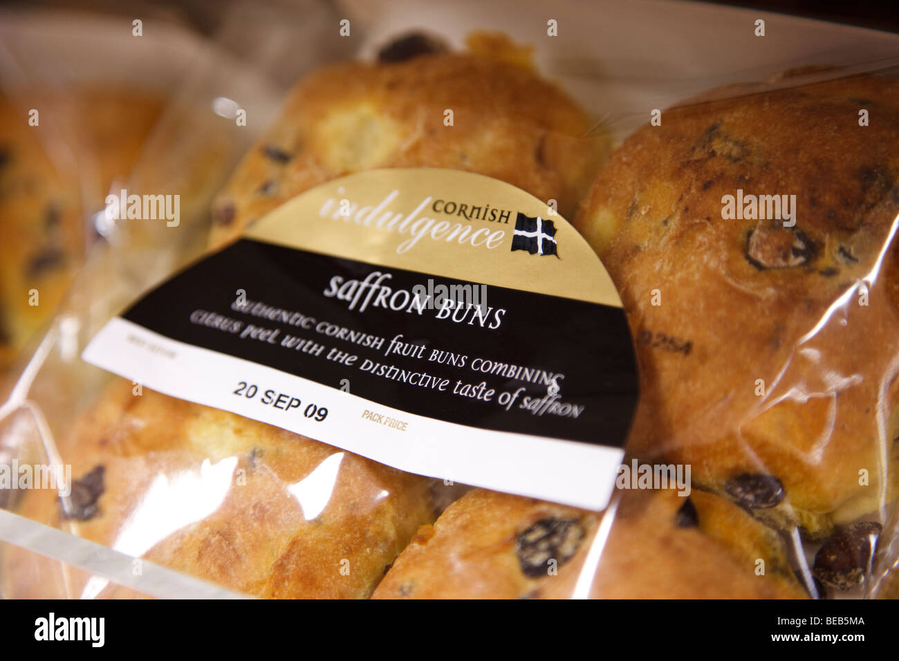 Indulgence Cornish Saffron cake à la vente dans un supermarché Banque D'Images