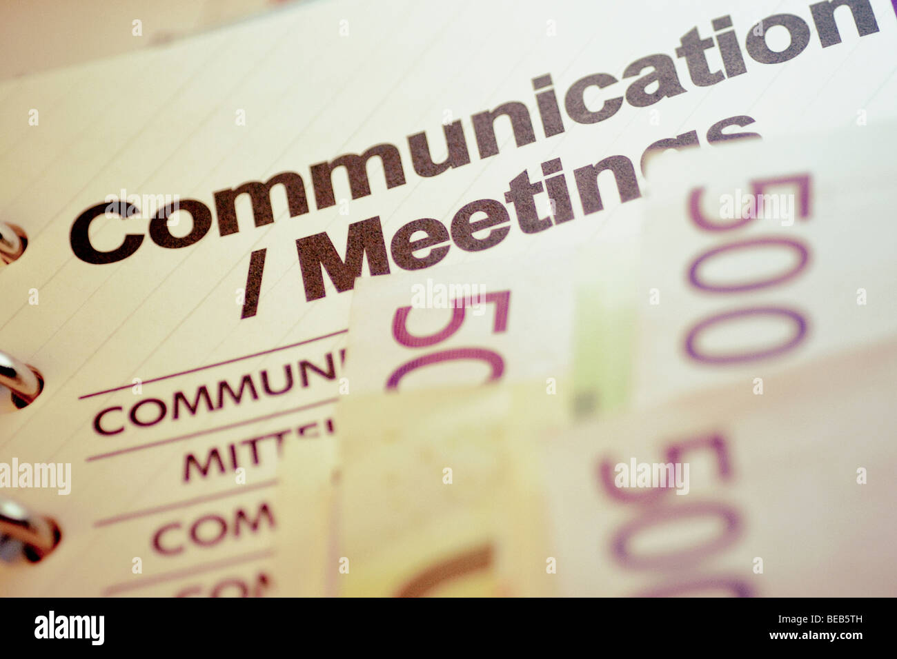 Close-up de cinq cent billets en euros sur un classeur Banque D'Images