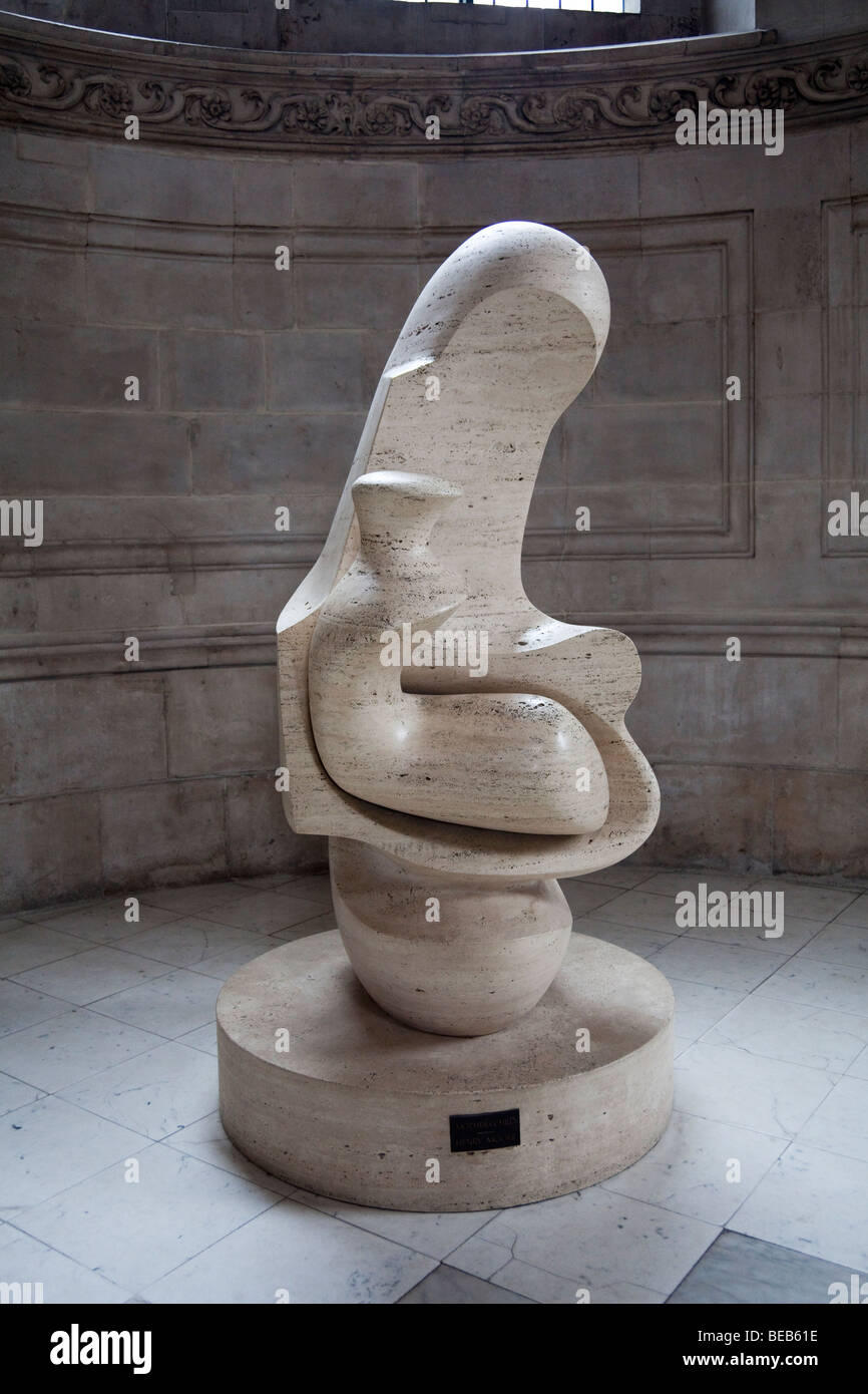 Henry Moore sculpture: Mère et enfant: Hood 1983 (LH 851), cathédrale St Paul, Londres, Angleterre Banque D'Images