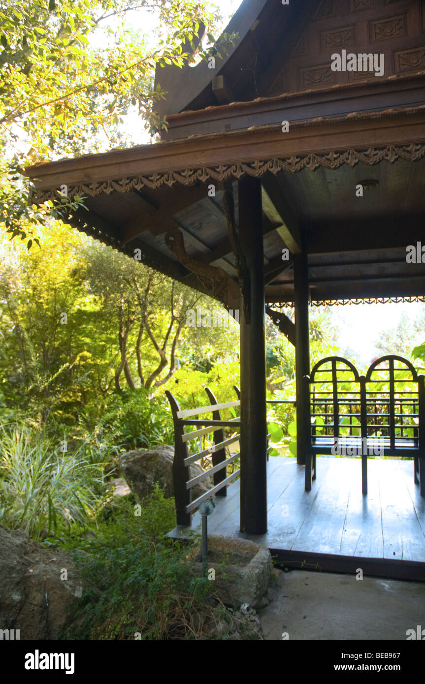 Le pavillon javanais dans les jardins de La Mortella, sur l'île de Ischia du compositeur anglais Sir William et Lady Walton Banque D'Images