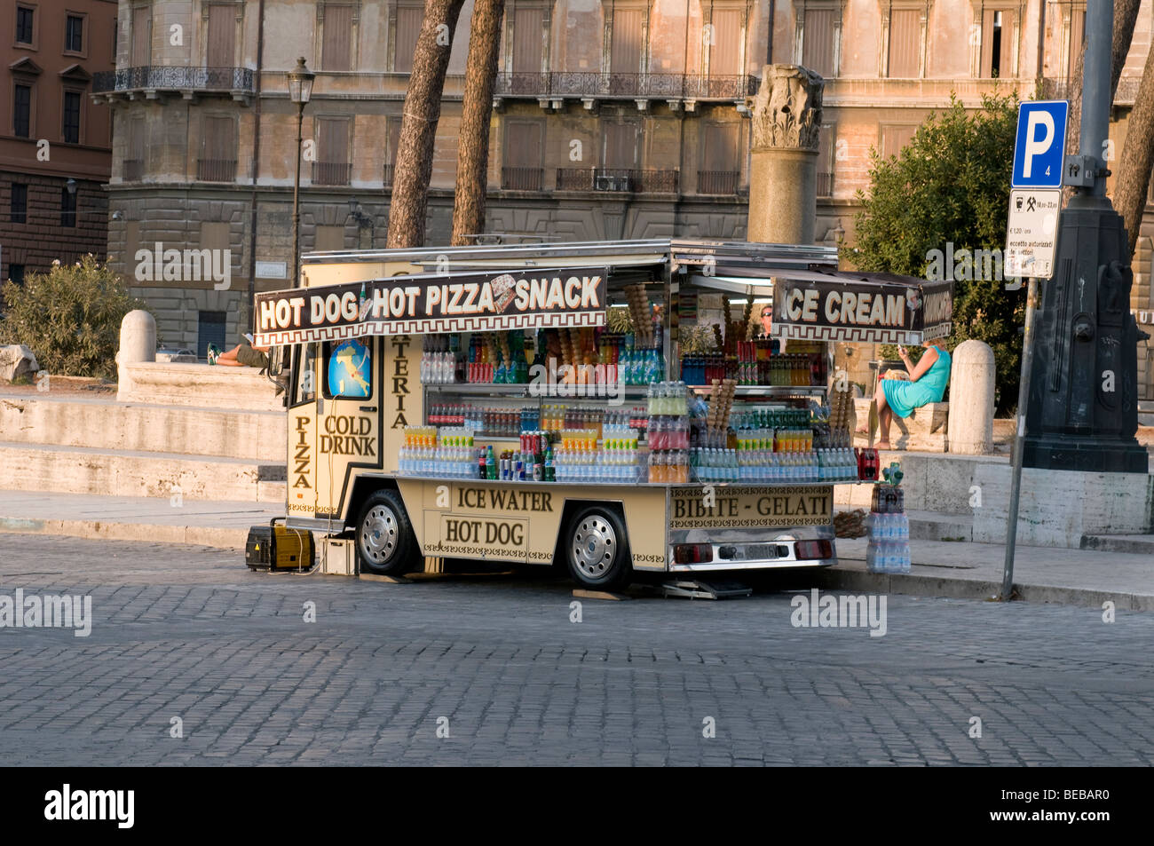 Buvette et snack-voiture au centre de Rome Banque D'Images