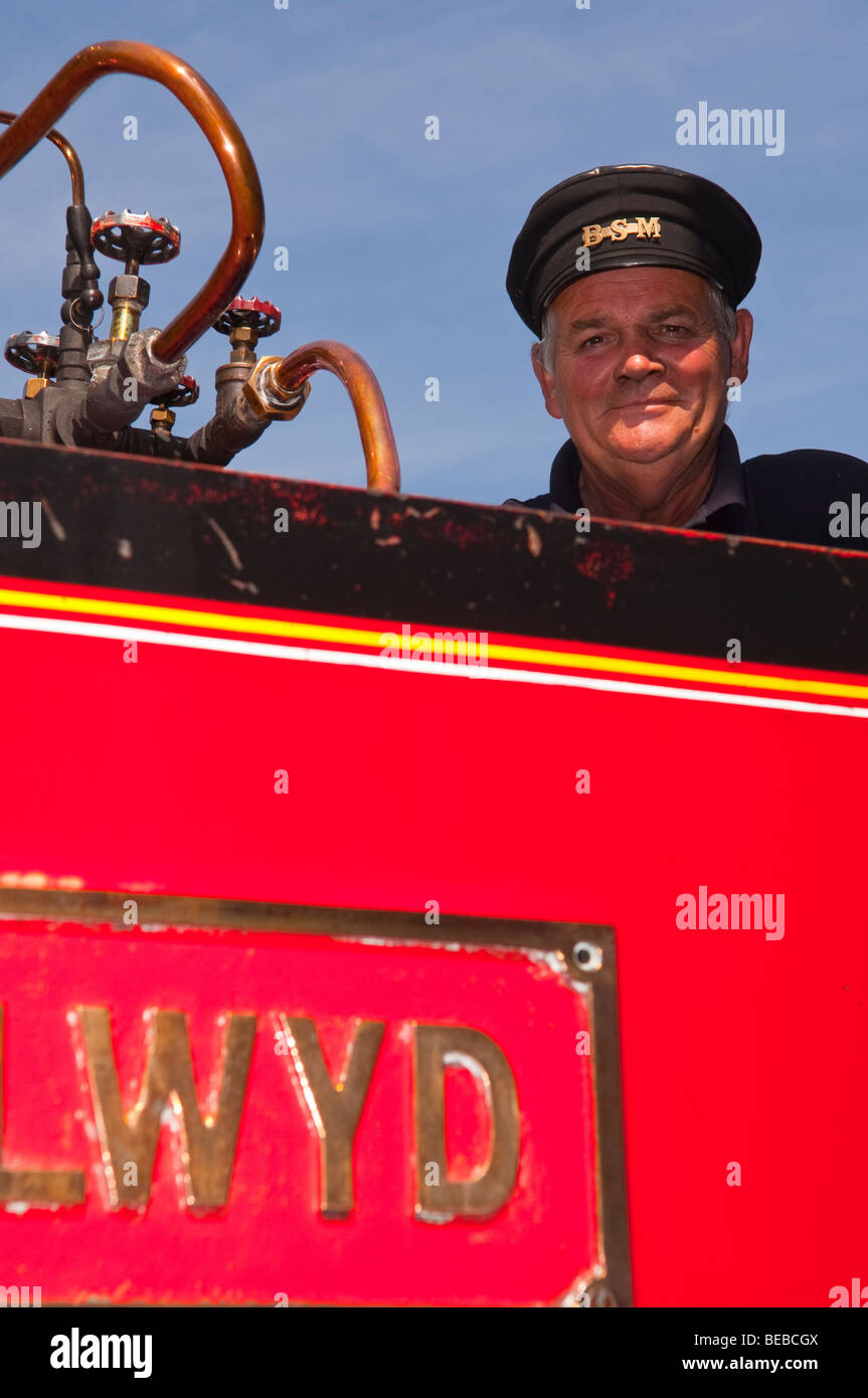 Un pilote de moteur sur un train à vapeur à Bressingham museum de Norfolk Uk Banque D'Images