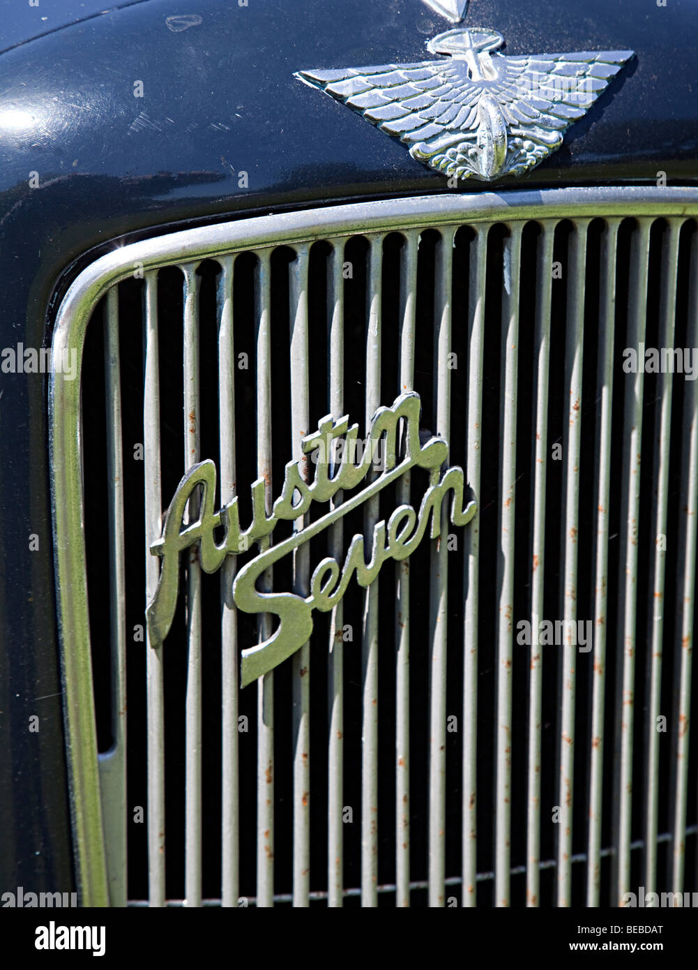 Austin Seven calandre de voiture et d'un insigne Wales UK Banque D'Images